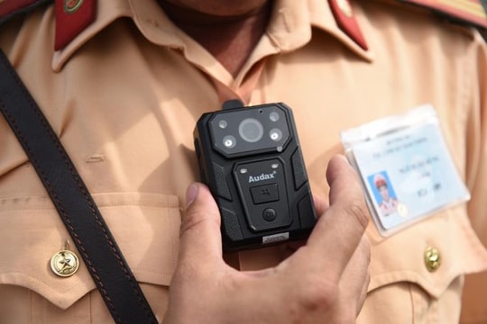 Khi dừng xe để kiểm soát, CSGT có phải dùng camera ghi hình lại hoạt động kiểm soát của Tổ CSGT không?