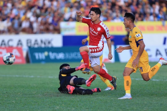 Công Phượng đi vào lịch sử bóng đá Việt Nam với kỷ lục chưa từng có; Thắng hoành tráng 5-1, Liverpool vô địch Ngoại hạng Anh