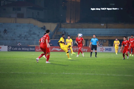 Vòng 20 V.League 2024/25: Nóng bỏng cuộc đua vô địch, trụ hạng và trọng tài