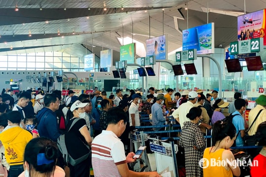 'Cháy' vé tàu xe về Nghệ An dịp nghỉ lễ 30/4 - 1/5