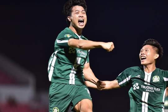 Công Phượng và thủ môn Bùi Tiến Dũng có thể gặp nhau ở trận play-off ; Yamal tỏa sáng trong trận bán kết có 6 bàn thắng