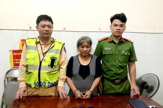 Cảnh sát giao thông Nghệ An bắt người phụ nữ mang 800 viên hồng phiến