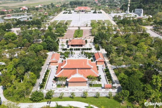 Truong Bon welcomes thousands of visitors during April 30 - May 1 holiday