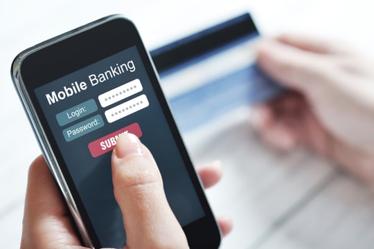 Google sắp 'khóa' ứng dụng ngân hàng trên điện thoại Android đời cũ