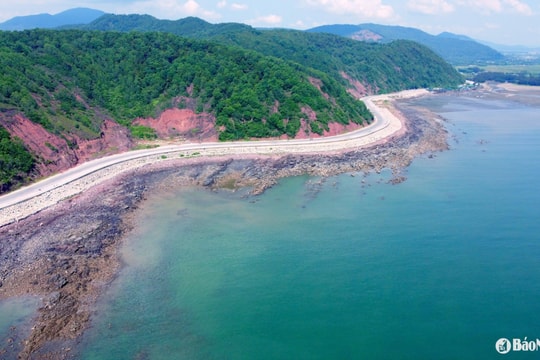 Check-in vẻ đẹp hoang sơ tại bãi biển Cửa Hiền