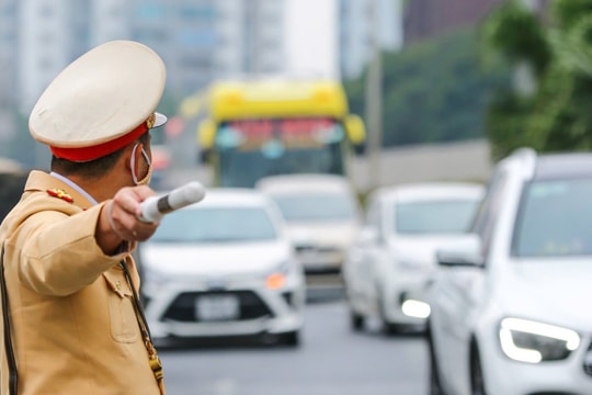 Lái xe trở lại thành phố sau kỳ nghỉ lễ: Làm sao để tránh 'biển xe' tắc nghẽn?