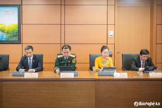 Đoàn ĐBQH tỉnh Nghệ An thảo luận tổ về sửa đổi, bổ sung một số điều của Hiến pháp