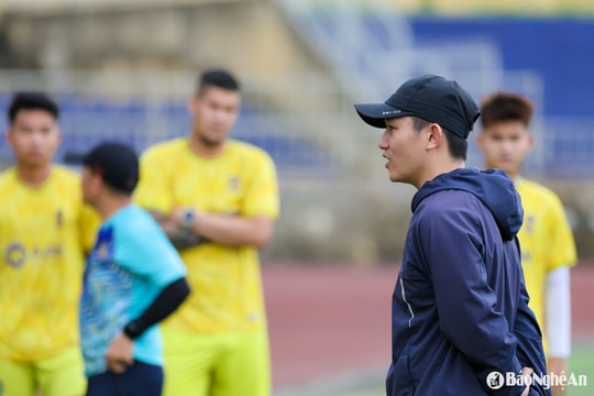 Huấn luyện viên trưởng Sông Lam Nghệ An chia sẻ những lợi thế khi đối đầu với Hoàng Anh Gia Lai