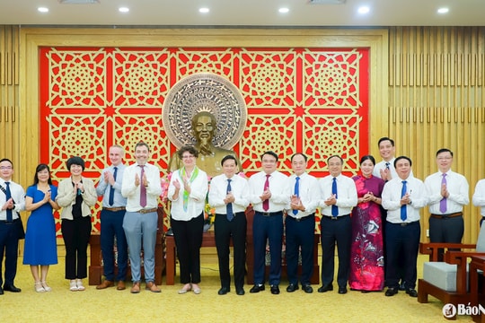 Chủ tịch UBND tỉnh Nghệ An Lê Hồng Vinh tiếp Đại sứ CHLB Đức tại Việt Nam