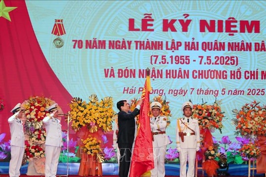 Chủ tịch nước: Hải quân cần phát huy truyền thống làm chủ vùng biển, quyết chiến, quyết thắng