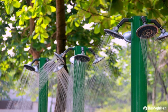 Thành phố Vinh lắp thêm điểm tắm tráng, phòng thay đồ tại biển Cửa Lò