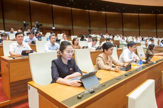 Quốc hội nghe Tờ trình về sửa đổi bổ sung một số điều của Hiến pháp