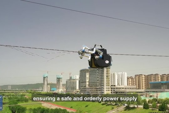 Trung Quốc sử dụng robot thay con người bảo trì đường dây điện cao thế