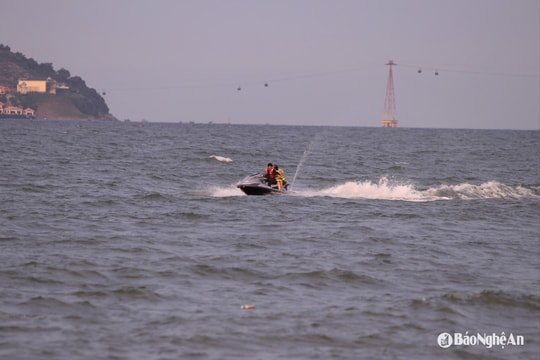 TP. Vinh chấn chỉnh dịch vụ mô tô nước tại bãi tắm Cửa Lò