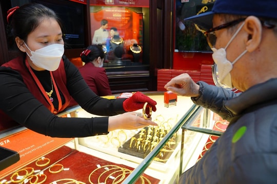 Giá vàng ngày 8/5/2025: Giá vàng trong nước và thế giới giảm mạnh do đồng USD tăng