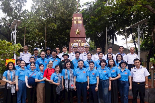 Trường Sa ơi, không xa…