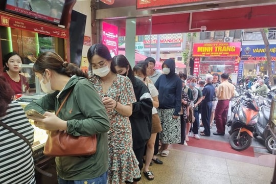 Giá vàng hôm nay 10/5/2025: Giá vàng trong nước và giá vàng thế giới tăng nhẹ do USD giảm