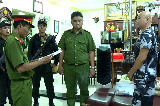 Công an bắt tạm giam chủ quán cùng 21 người sau vụ đột kích quán bar Paris Night Club