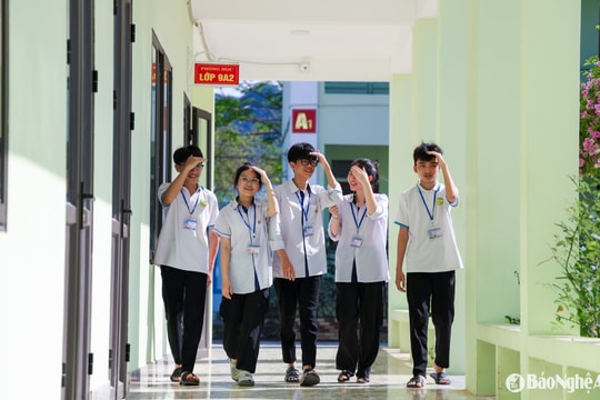 Giáo viên vùng cao Nghệ An 'chạy đua' với thời gian, cùng học sinh ôn thi vào lớp 10