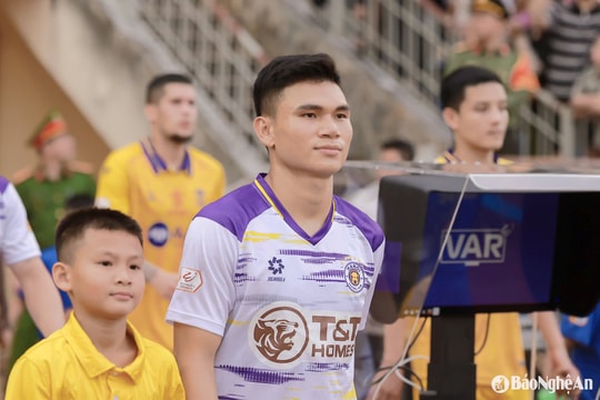 Hậu vệ Phạm Xuân Mạnh nói gì sau khi ghi bàn vào lưới đội bóng cũ Sông Lam Nghệ An?