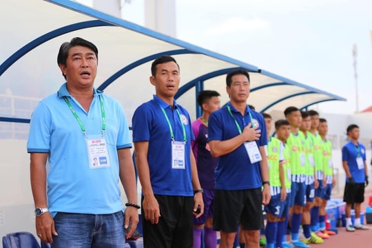 Câu lạc bộ Bình Định ‘thay tướng’; Hạ Real, Barcelona chạm 1 tay vào chức vô địch