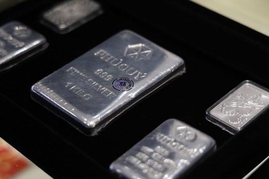 Giá bạc hôm nay 12/5/2025: Giá bạc neo ở mức cao