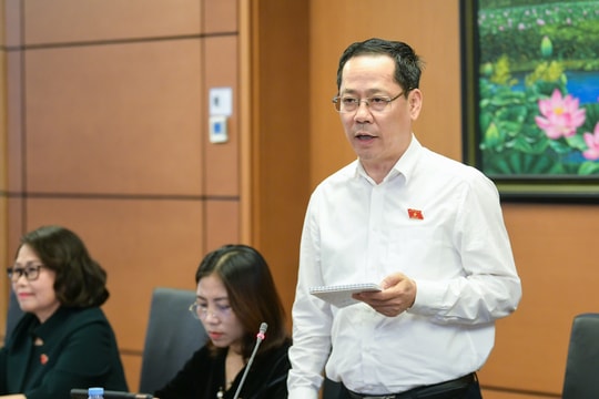 Đoàn đại biểu Quốc hội Nghệ An thảo luận tại tổ về các dự án luật