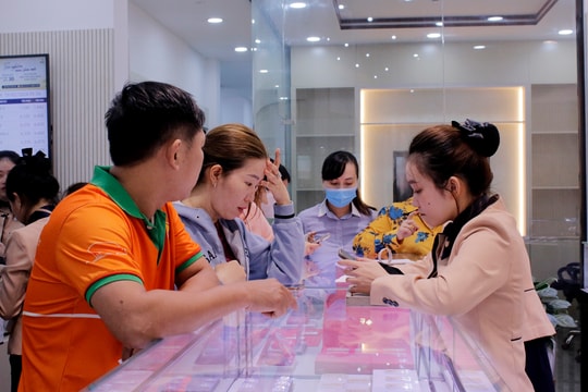 Giá vàng hôm nay 13/5/2025: Giá vàng trong nước và giá vàng thế giới giảm mạnh kỷ lục gần 3 triệu đồng