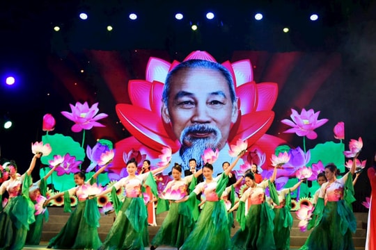 Hội diễn Tiếng hát Làng Sen 2025: Khúc tri ân dâng Người