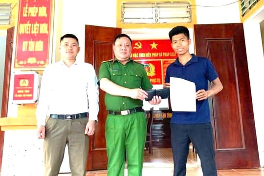 Thầy giáo vùng cao trả lại số tiền lớn cho người đánh rơi