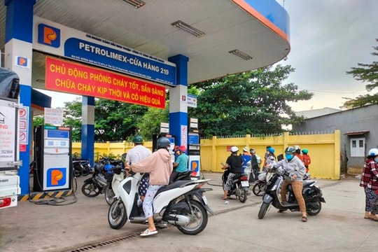 Giá xăng dầu hôm nay 15/5/2025: Dầu WTI và Brent giảm mạnh