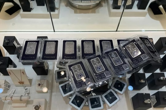 Giá bạc hôm nay 16/5/2025: Giá bạc lao dốc không phanh