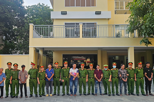 Triệt phá đường dây buôn lậu xăng dầu quy mô lớn