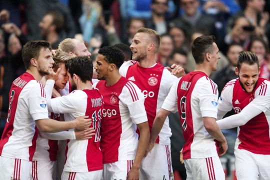 Ajax Amsterdam - 'cầm vàng lại để vàng rơi'?