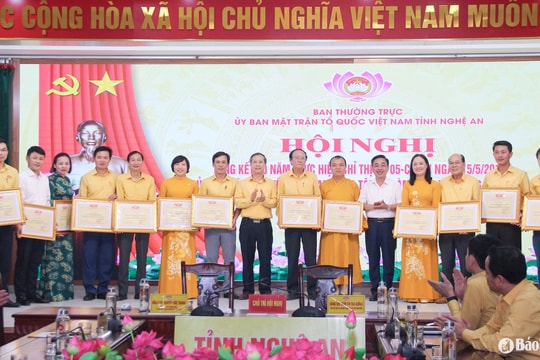 Mặt trận Tổ quốc Nghệ An biểu dương, khen thưởng 13 tập thể và 27 cá nhân "làm theo" Bác