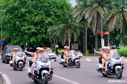 Cảnh sát giao thông dẫn đoàn góp phần xây dựng hình ảnh Nghệ An an toàn, thân thiện