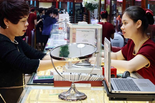 Giá vàng hôm nay 17/5/2025: Giá vàng trong nước và thế giới tăng 3 triệu rồi giảm sâu về gần mức ban đầu