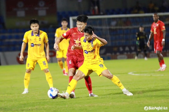 Sông Lam Nghệ An gặp Nam Định: Phòng ngự phản công và giấc mơ 1 điểm