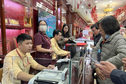 Giá vàng chiều ngày 17/5/2025: Giá vàng trong nước và vàng thế giới giảm mạnh xuống dưới 3200 USD