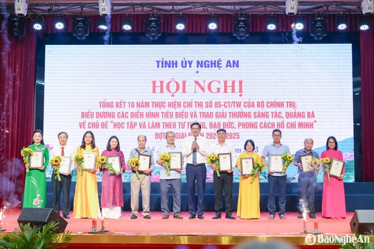 Nghệ An trao giải 69 tác phẩm, công trình quảng bá về học tập và làm theo Bác