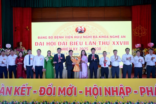 Đồng chí Nguyễn Văn Hương tái đắc cử Bí thư Đảng ủy Bệnh viện Hữu nghị Đa khoa Nghệ An