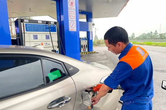 Giá xăng dầu hôm nay 22/5: Dầu thô trượt dốc, giá xăng dầu trong nước khó dự đoán