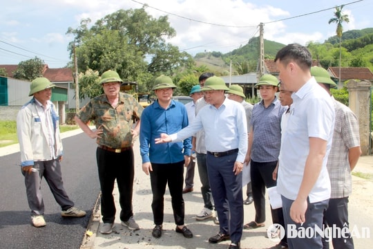 Phó Chủ tịch UBND tỉnh Nghệ An Hoàng Phú Hiền kiểm tra các dự án trên địa bàn huyện Quỳ Hợp