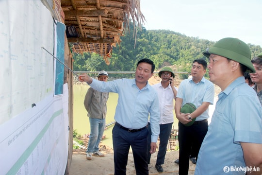 Đẩy nhanh tiến độ dự án nâng cấp đường vào trung tâm xã ở Tương Dương