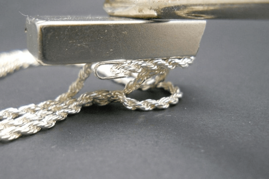 Giá bạc hôm nay 22/5/2025: Giá bạc tiếp tục tăng do nhu cầu mua mạnh từ Trung Quốc