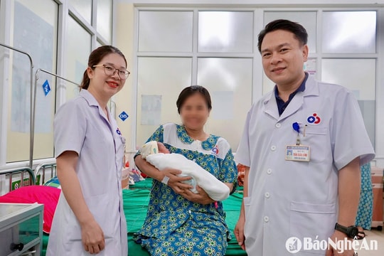 Mang thai với 9 khối u xơ tử cung, sản phụ vượt cạn thành công