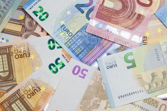 Tỷ giá Euro hôm nay 23/5/2025: Giá Euro giảm mạnh sau công bố chỉ số PMI