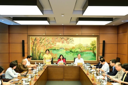 Quốc hội thảo luận về phát triển kinh tế - xã hội và tình hình ngân sách