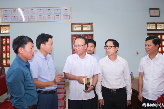 Đồng chí Nguyễn Nam Đình tiếp xúc cử tri huyện Thanh Chương