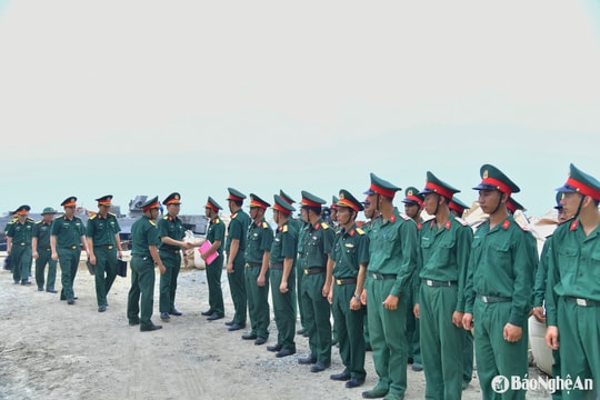 Bộ CHQS tỉnh tổ chức sinh hoạt, đối thoại dân chủ với Tiểu đoàn hỗn hợp đảo Mắt